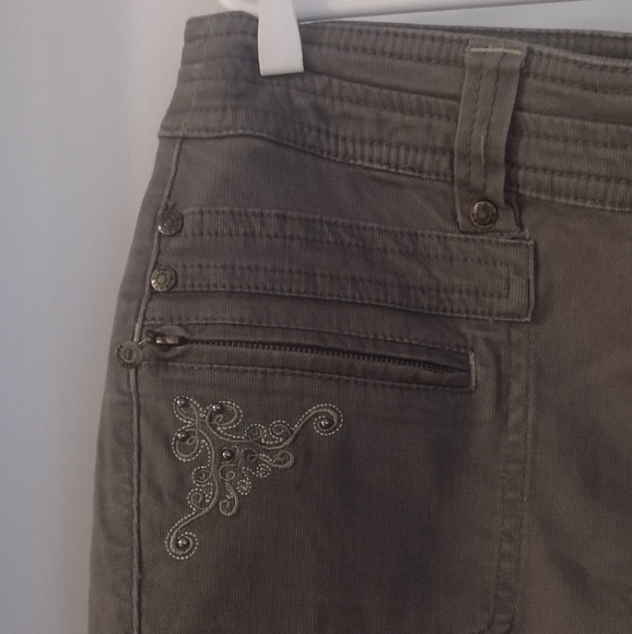 Point Zero Capris size 8 - Picture 2 of 8